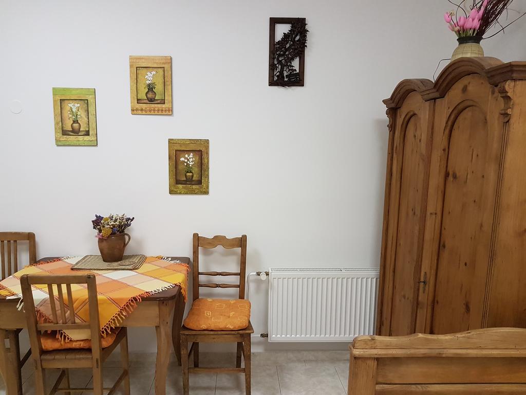 Apartmany U Dvora ยีห์ลาวา ภายนอก รูปภาพ