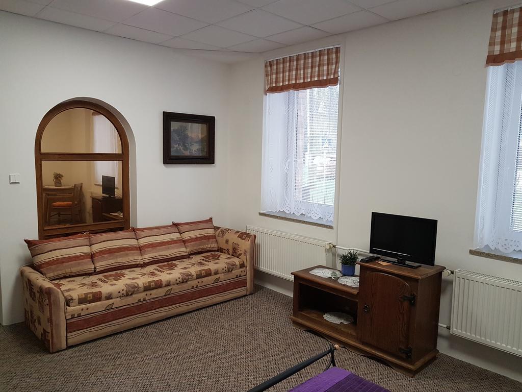 Apartmany U Dvora ยีห์ลาวา ภายนอก รูปภาพ